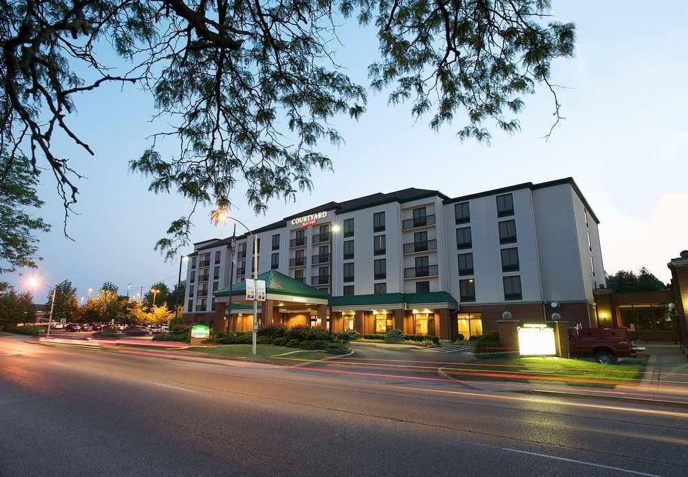 Courtyard By Marriott Bloomington Hotel Exterior photo